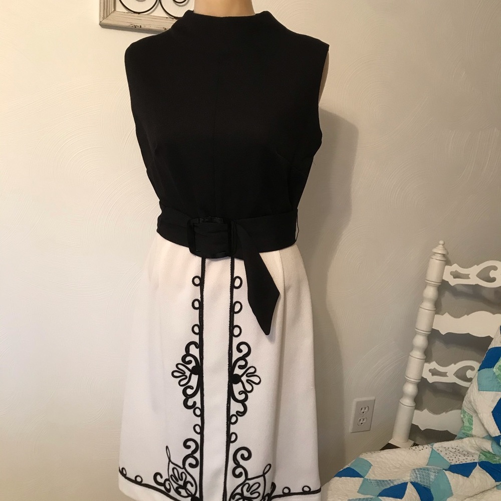 Vintage sleeveless dress.  No designer name tag.